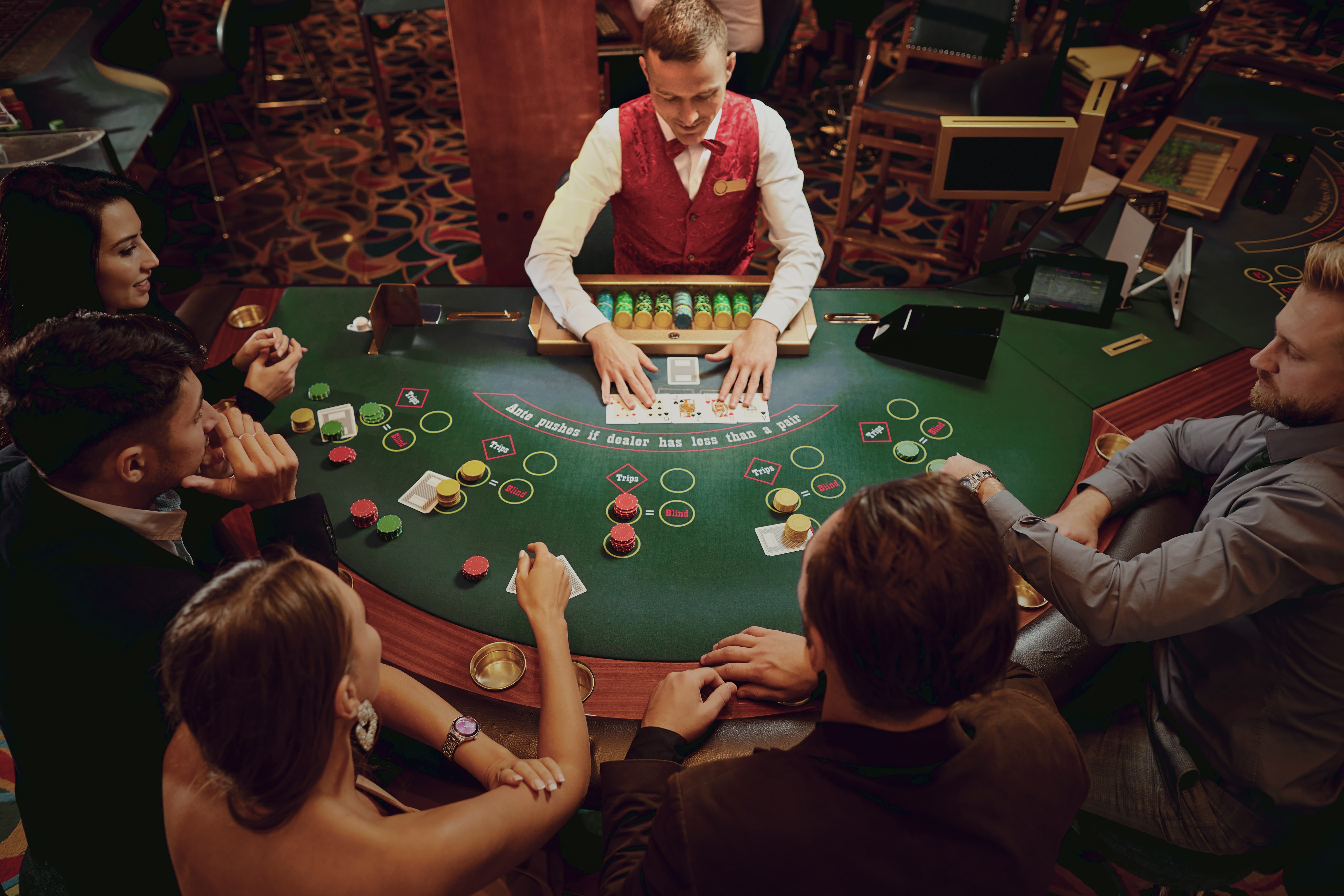 ultimate texas holdem table