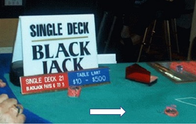 single deck blackjack table