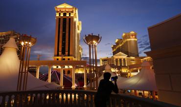 Inside Caesars Palace Hotel & Casino! (the BEST hotel for your FIRST TIME  in Las Vegas) 